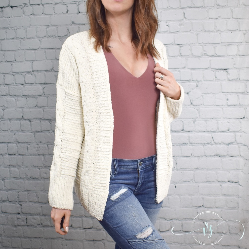 Last One❗️Ivory Cable Knit Cardigan